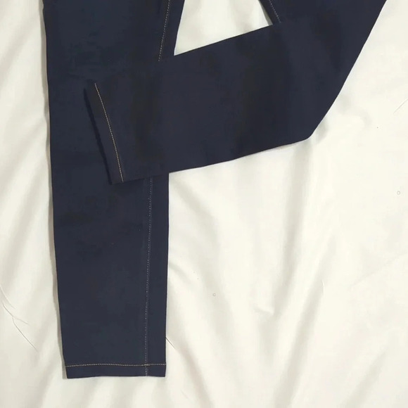 7 For All Mankind High Rise Skinny Jeans, Color Dark Wash Size 26 - Picture 5 of 14